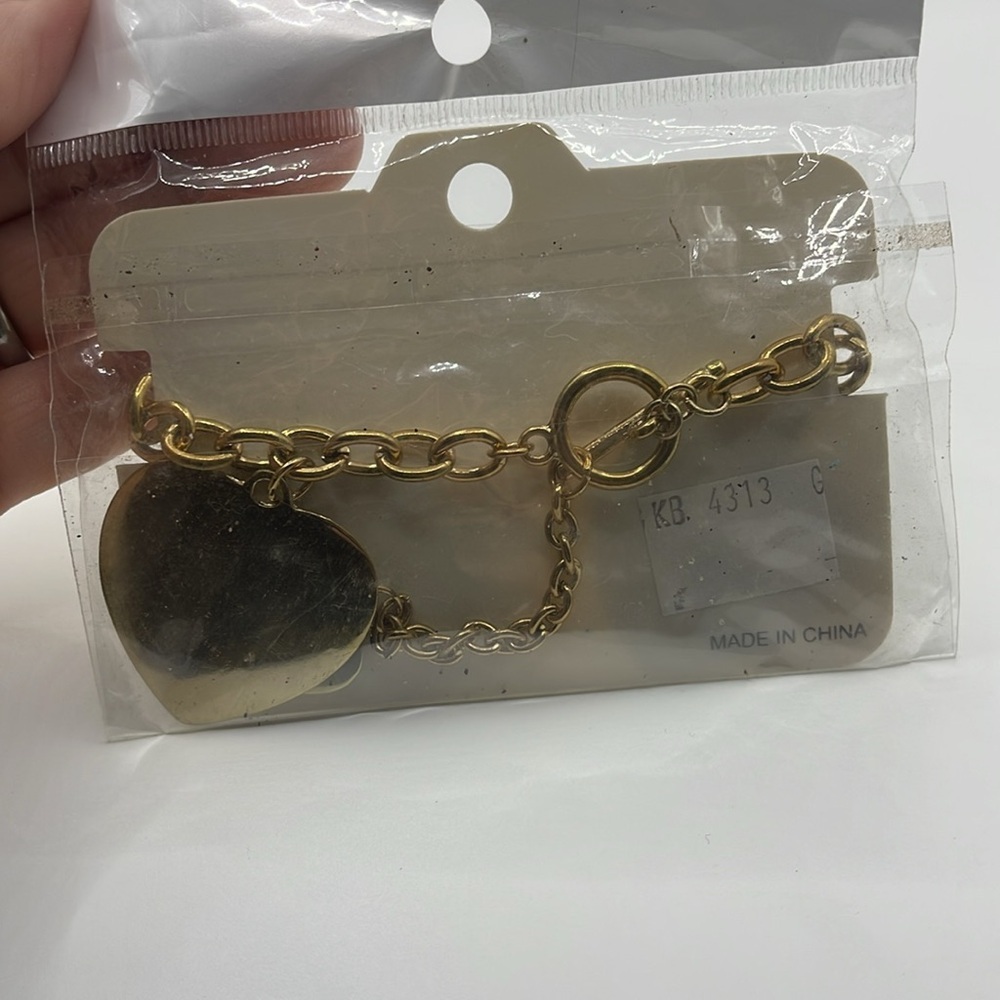 Vintage Nwt DeadStock heart gold tone bracelet - Picture 3 of 3